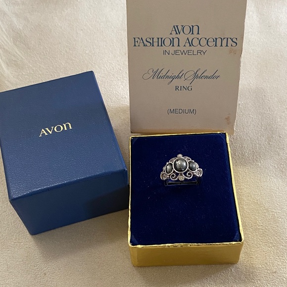 Vintage Avon Midnight Splendor Ring - Silver and Gray 1972 size 6 - Picture 1 of 4